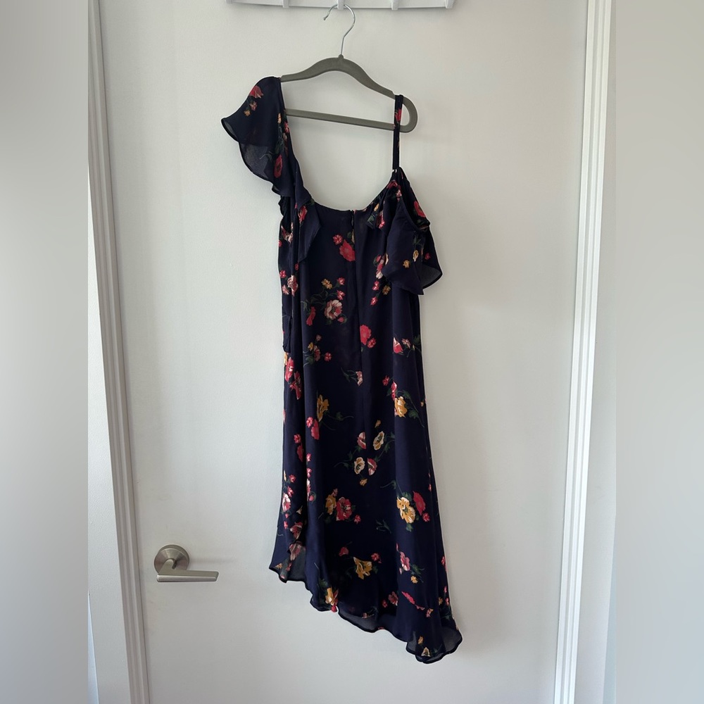 Reformation Agora Asymmetrical Cold Shoulder Midi Dress - Purple Floral - Picture 5 of 9